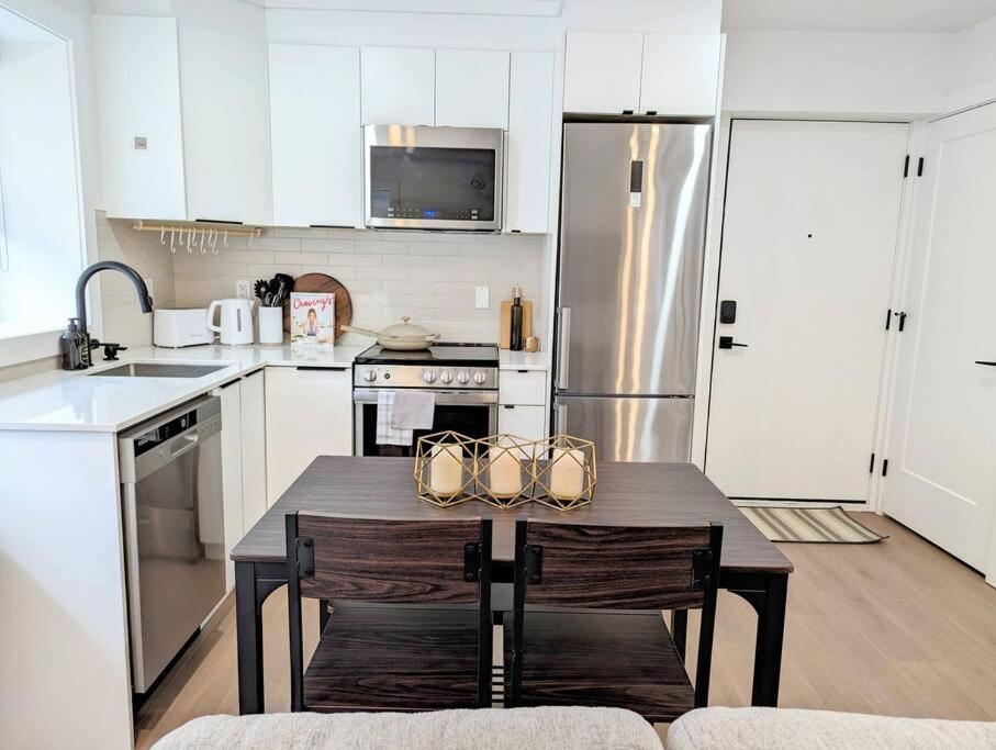 Centrally Located, Modern, 2 Bedroom Home Vancouver Zewnętrze zdjęcie