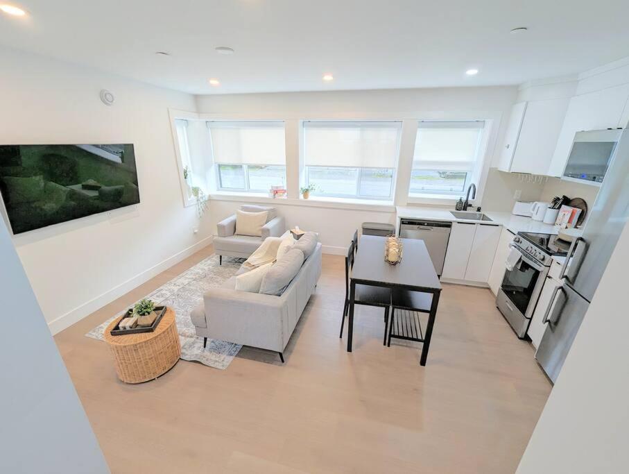 Centrally Located, Modern, 2 Bedroom Home Vancouver Zewnętrze zdjęcie